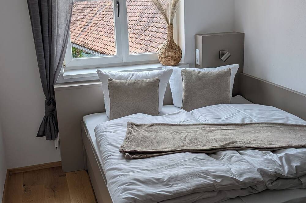 Ganze Wohnung, Ferienwohnung Storchennest\ngroße Ferienwohnung mit Dachterrasse für 1-6 Personen in Ipsheim, Steigerwald