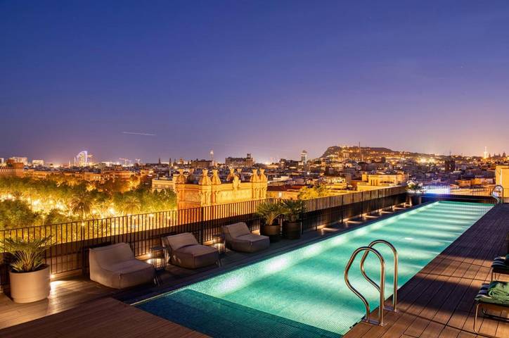 Apartahotel para 2 personas, con Balcón y Terraza además de Jacuzzi y Piscina en Barcelona