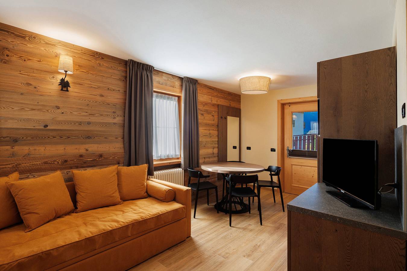 Apartamento entero, Apartamento 'Monte Vago' con vistas a la montaña, jardín compartido y Wi-Fi in Livigno (Town), Livigno