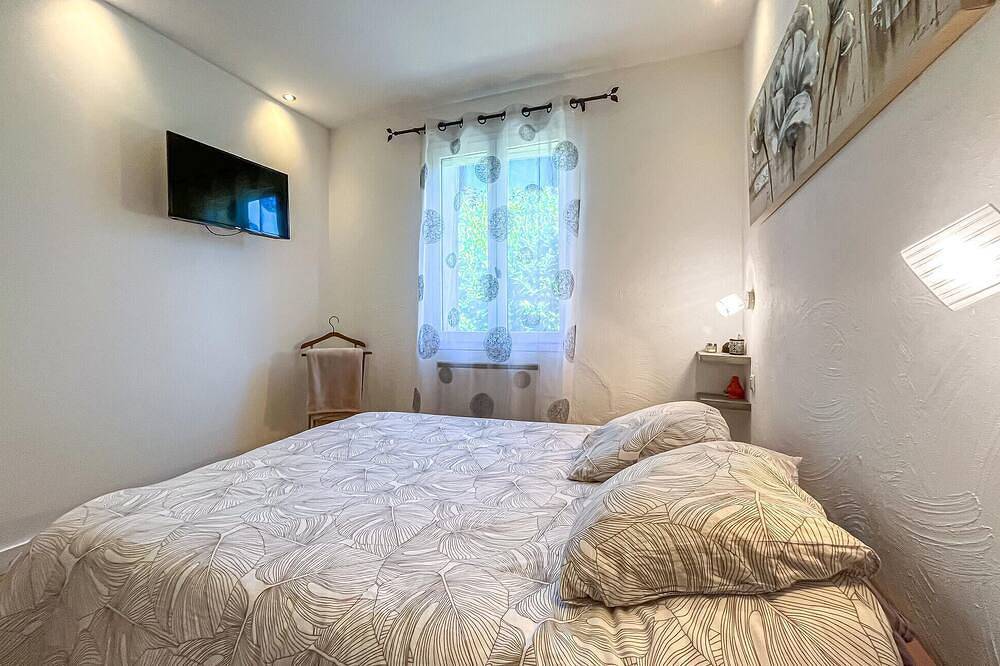 Nice home in Cabannes in Cabannes, Arles region