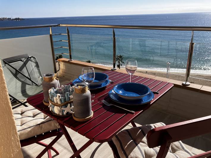 Apartamento para 2 personas, con vistas además de vistas al mar y jardín en Torre Valentina