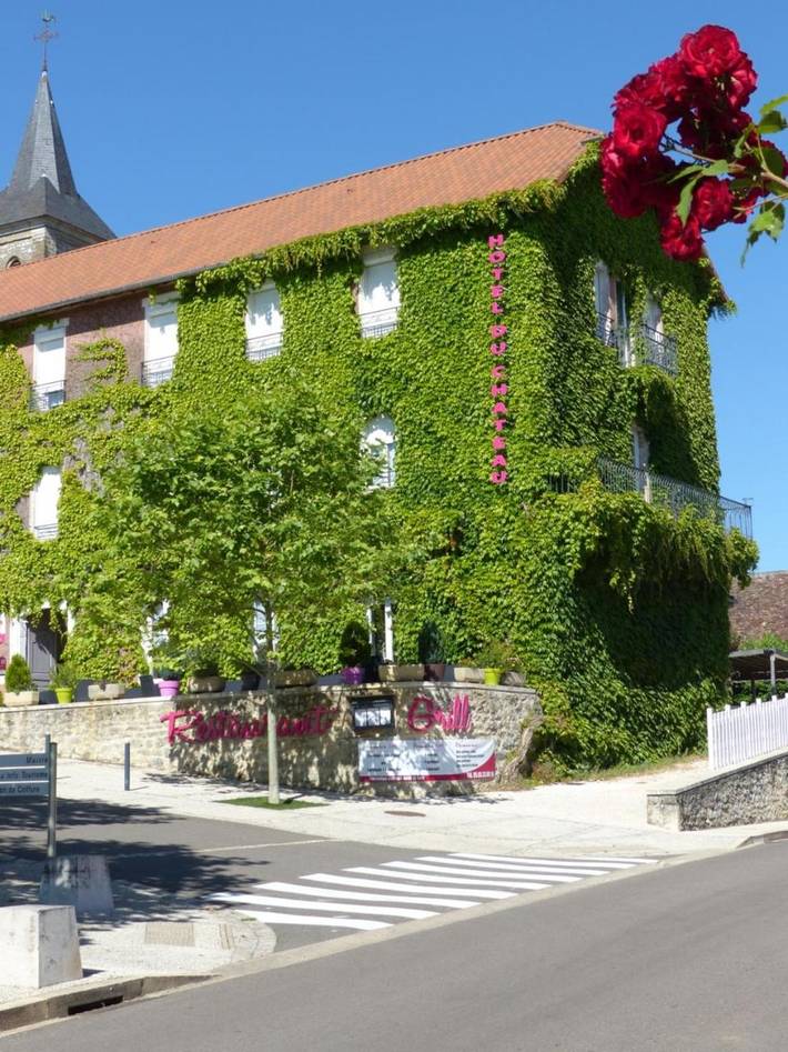 Hôtel pour 2 personnes, avec Terrasse et Jardin ainsi que Piscine et Vue à Alvignac