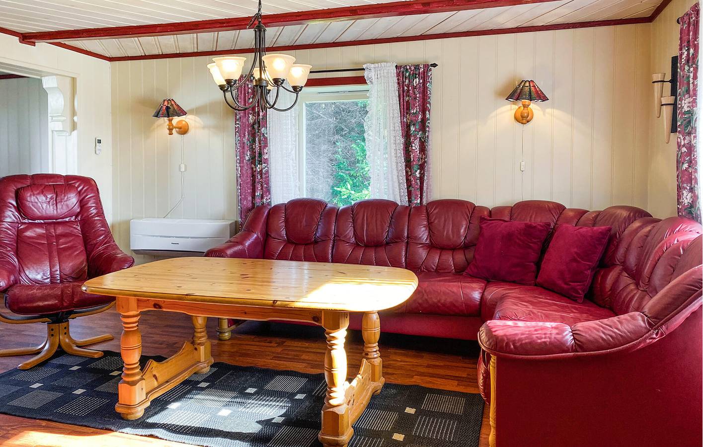 Ferienhaus für 8 Personen mit Garten in Frøya
