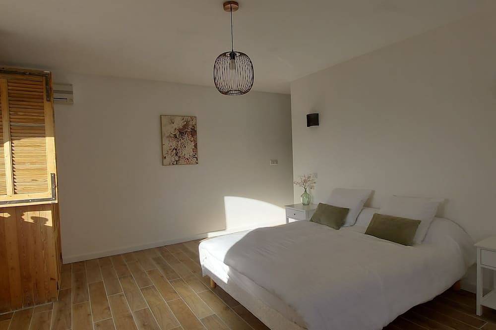 Maison en Provence capacité 8 pers, avec piscine, et jolie vue sur étang. in Saint-Chamas, Côte méditerranéenne (France)