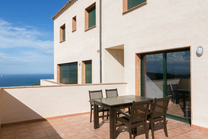 Appartamento intero, 2 bedroom apartment close to the center of Begur. Terrace and panoramic sea views in Begur Centre, Begur