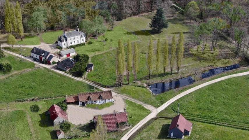 Location de vacances pour 12 personnes, avec jardin ainsi que vue et piscine à Crouy-sur-Cosson - 2