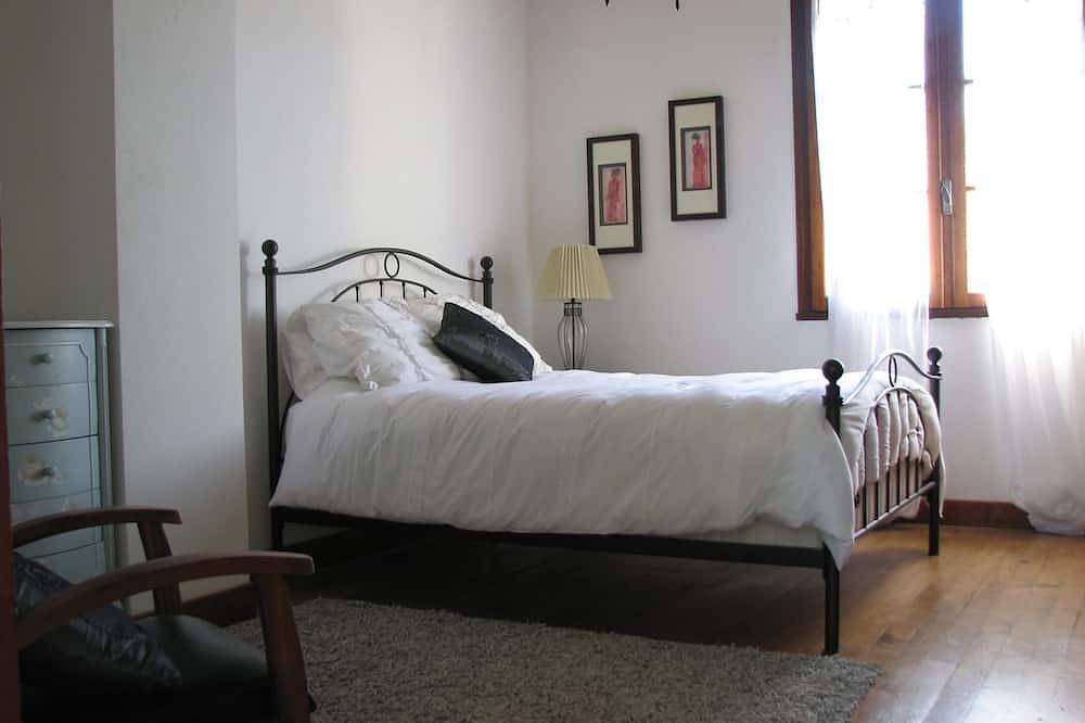 Maison Romarin a beautiful19th  Century Mas  in the foothills of the Pyrenees. in Sauveterre-de-Comminges, Haute-Garonne