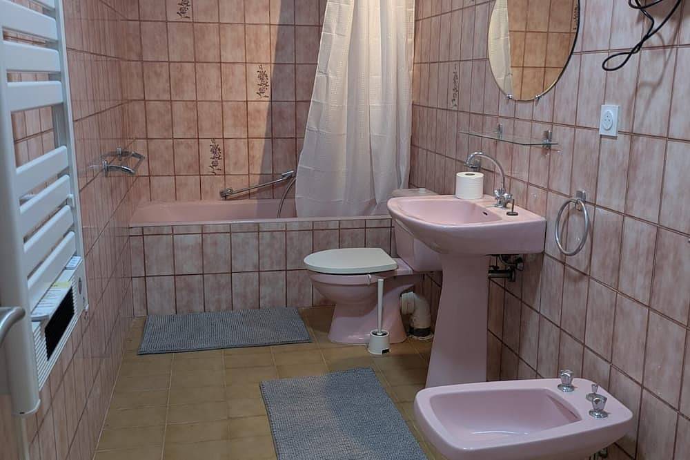 Ganze Wohnung, Apartment in La Brigue Center—Perfect for large families! in La Brigue, Mittelmeerküste (Frankreich)