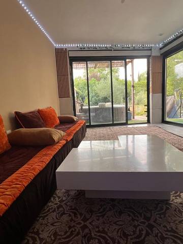 Gîte pour 4 personnes, avec piscine et jardin ainsi que jacuzzi et terrasse à Carmaux