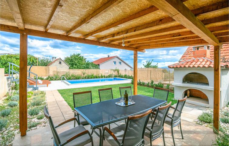 Charmantes Apartment mit 1 Schlafzimmer und Pool in der Nähe der Sehenswürdigkeiten von Imotski in Imotski, Makarska Riviera