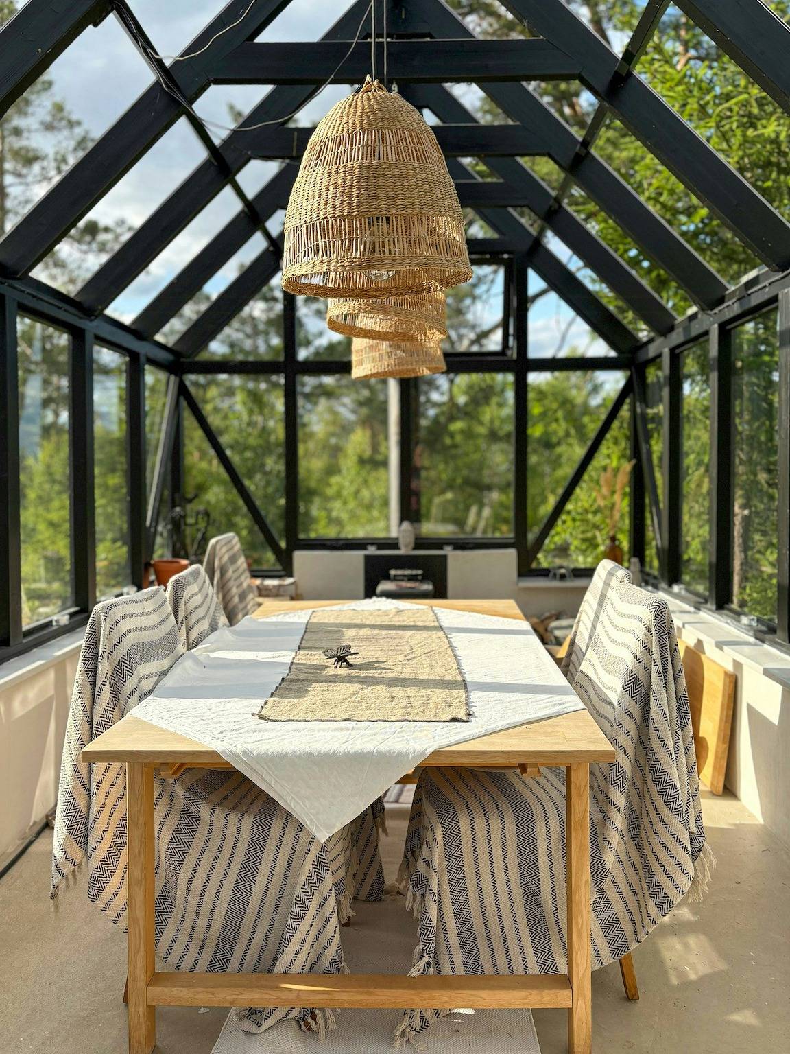 Summer house with pool on hilltop in Ostra Knall in Mälaren