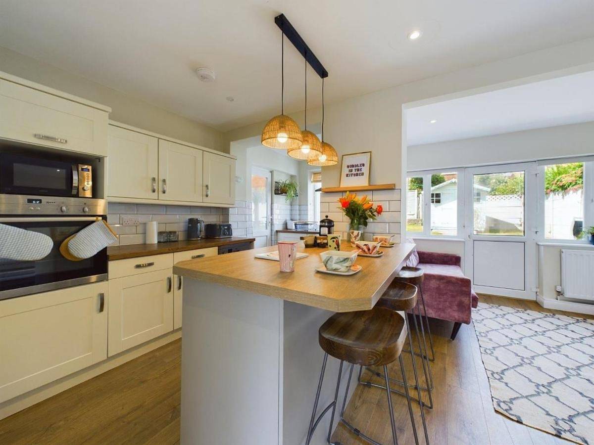Stones Throw - stunning house, mins from beach and dogs welcome in Botany Bay, Kent