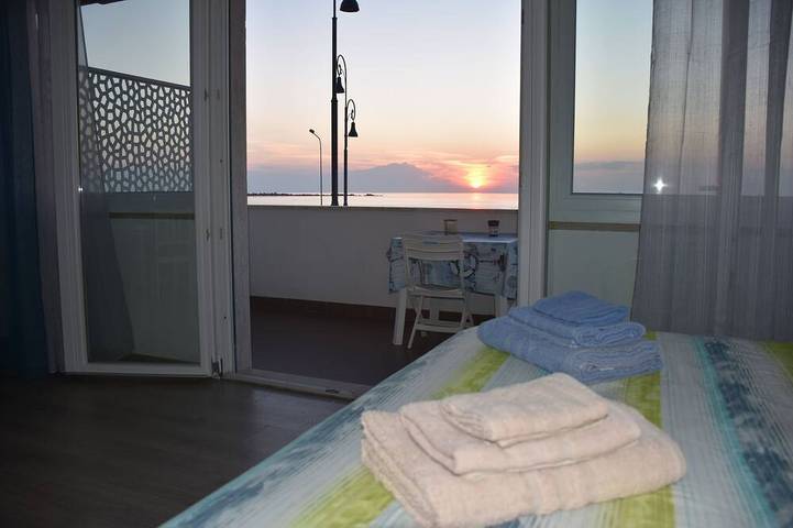 Appartement entier, Relaxing seaside apartment 10' from Fiumicino Airport. Possible shuttle in Fiumicino, Province de Rome