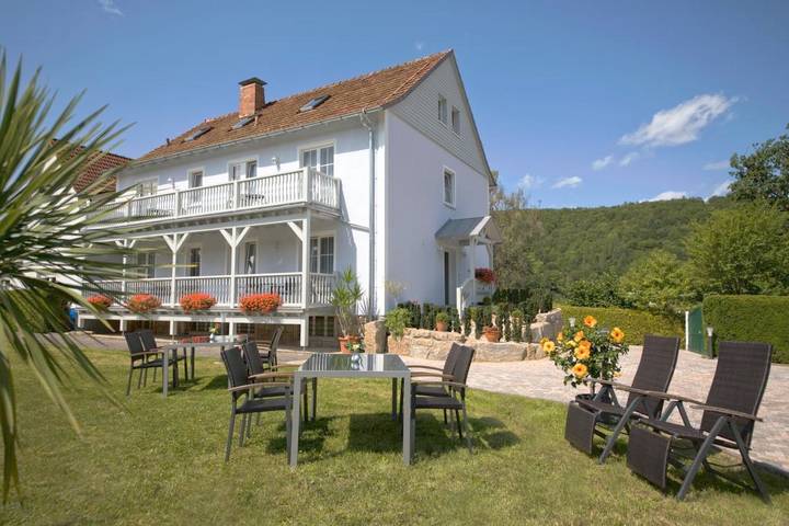 Hotel für 2 Personen, mit Terrasse und Garten sowie Pool und Sauna in Bad Brückenau - 4