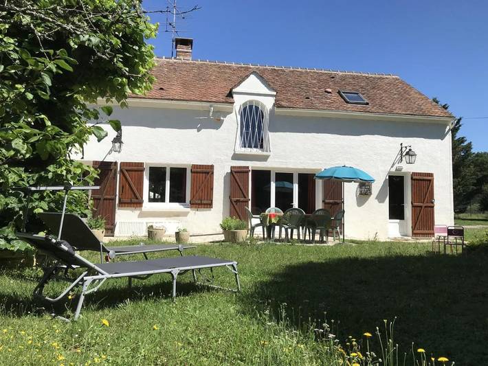 Location de vacances pour 7 personnes, avec Jacuzzi et Terrasse ainsi que Jardin et Vue à Bransles