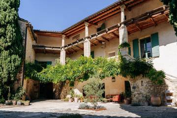 Chambre d’hôte pour 2 personnes, avec piscine et jardin à Laudun-l'Ardoise