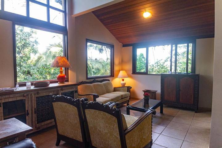 Casas e apartamentos de temporada para 3 pessoas, com sauna e piscina e ainda jardim and jacuzzi em Vargem Grande