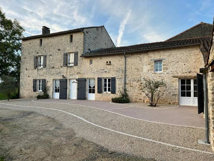 Chambre d’hôte pour 2 personnes, avec Terrasse ainsi que Jardin et Vue dans les Deux-Sèvres