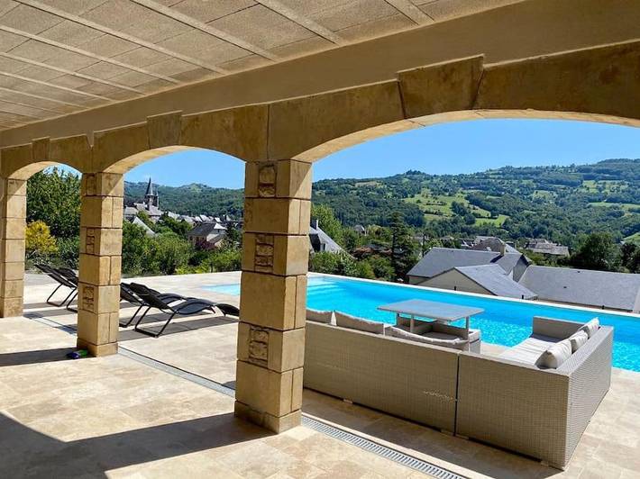 Location de vacances pour 8 personnes, avec piscine ainsi que jardin et jacuzzi à Saint-Côme-d'Olt - 4
