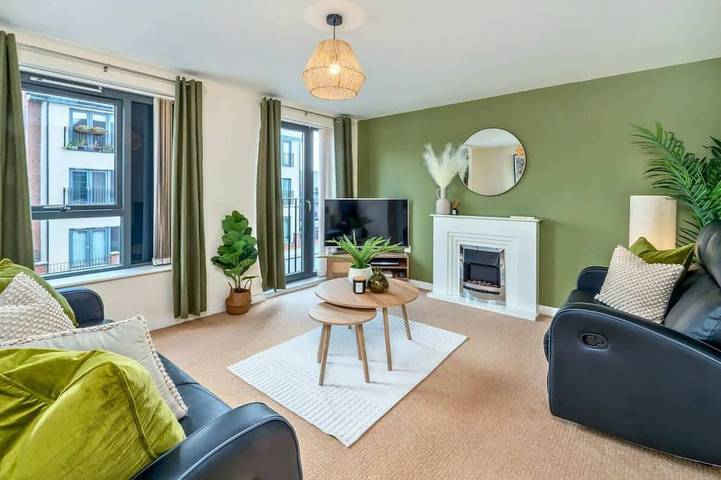 Apartment for 7 people, with garden in Stoke-on-Trent