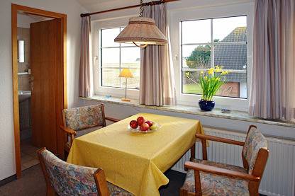 Ganze Ferienwohnung, Haus Heckenrose - Ferienwohnung 4 U.M. in Norddorf, Amrum