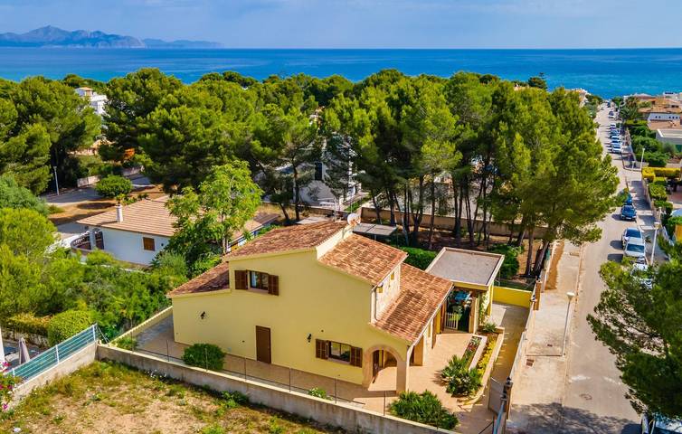 Ferienhaus für 8 Personen, mit Terrasse in Son Serra de Marina
