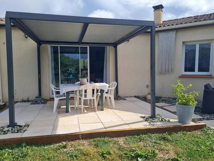 Location de vacances pour 7 personnes, avec terrasse et vue à Catus