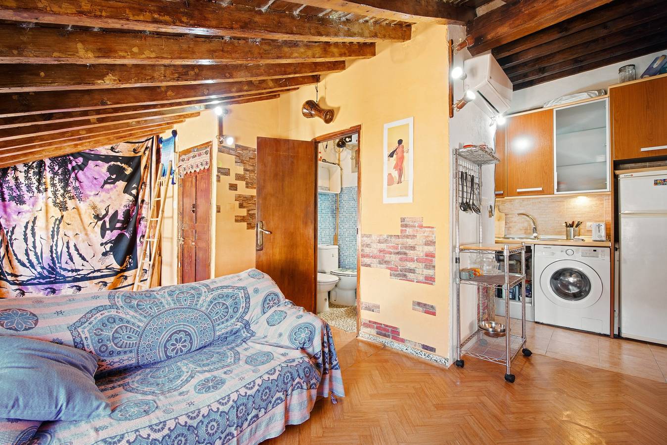 Vakantiehuis 'Buhardilla in het Historisch Centrum' met Privéterras, Wi-Fi en Airco in Malaga Centro Historico, Malaga