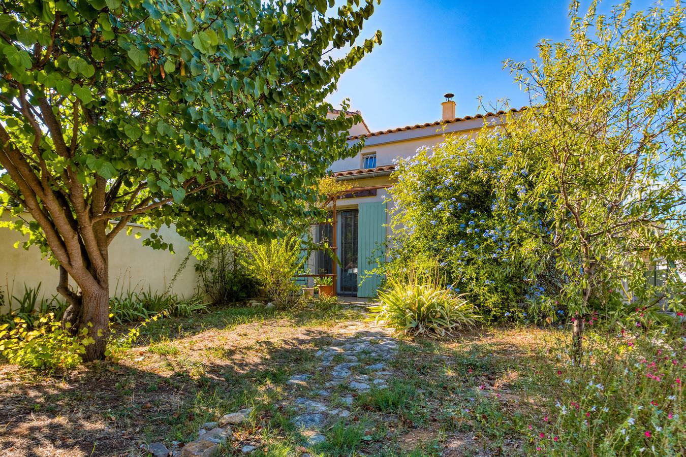 Chambre d'hôtes 'Cantegrel 1er Étage de 1 à 5' avec Terrasse Partagée, Jardin Partagé et Wi-Fi in Lunel-Viel, Côte d'Améthyste
