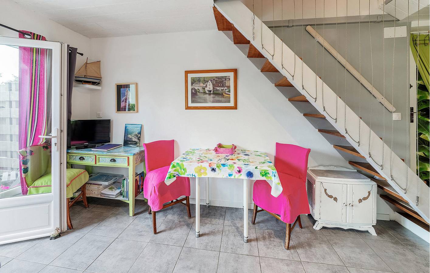 Appartement confortable au bord de la mer avec Wifi, parking, jardin et terrasse in Le Minihic-sur-Rance, Région de Saint-Malo