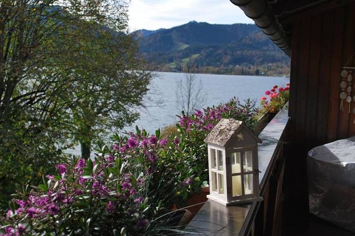 Ferienwohnung für 2 Personen, mit Balkon und Garten sowie Seeblick und Ausblick in Gmund