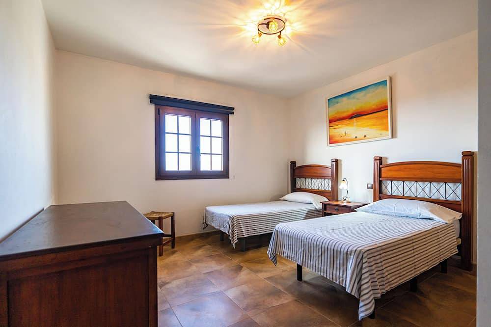 Villa Tebeto with spectacular Sunsets and Sacred Mountain views in Tindaya, La Oliva