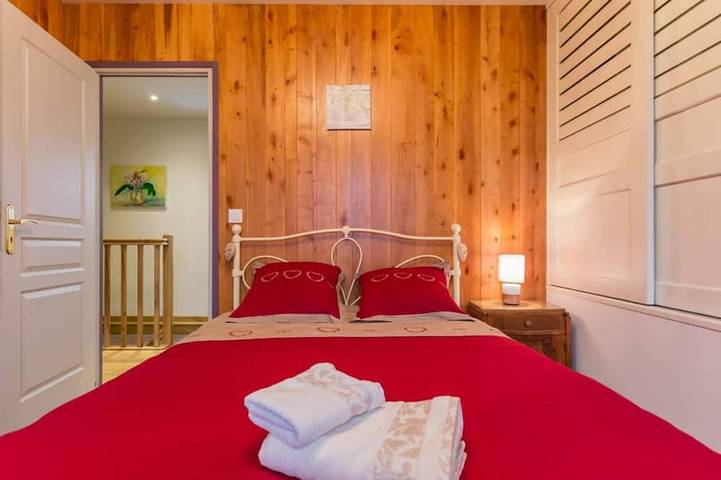 Gîte pour 8 personnes, avec jardin à Montaigu-les-Bois - 2