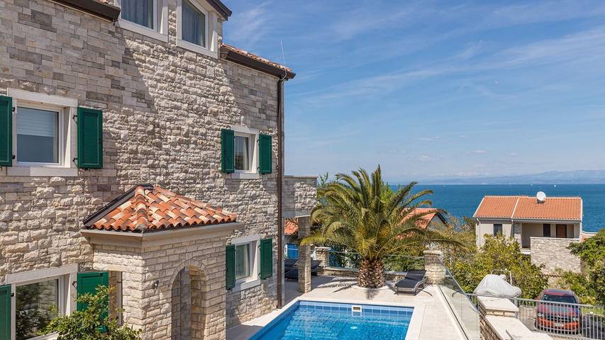 Villa für 6 Personen, mit Garten und Pool sowie Balkon in Umag