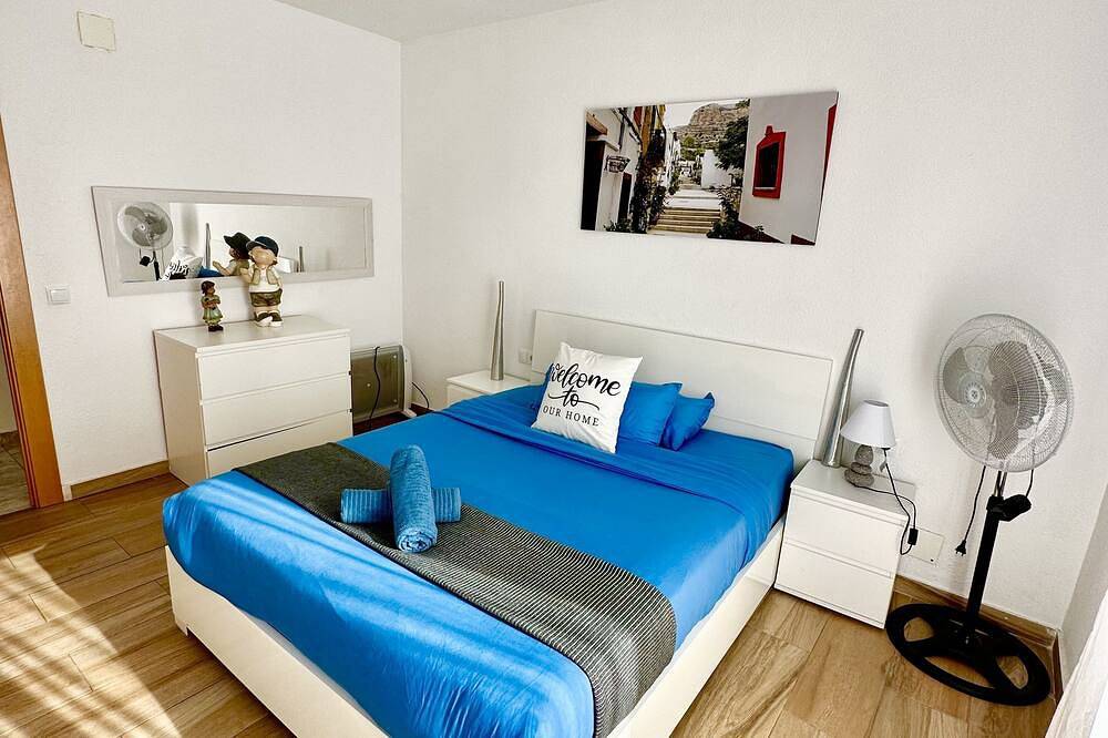 Entire apartment, Boutique Apartment by the Sea in El Barrio, Alicante