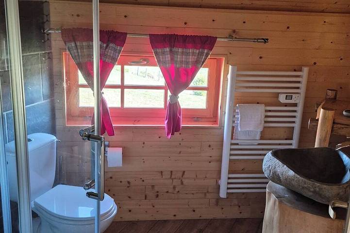 Chalet pour 4 personnes, avec Terrasse ainsi que Jardin et Sauna dans le Cantal - 3