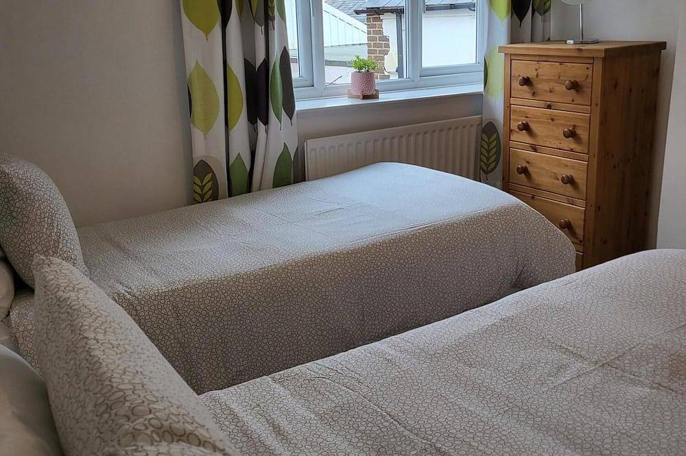 Pebble Cottage:2 Bed Cottage 2 mins from the beach in Worthing, West Sussex