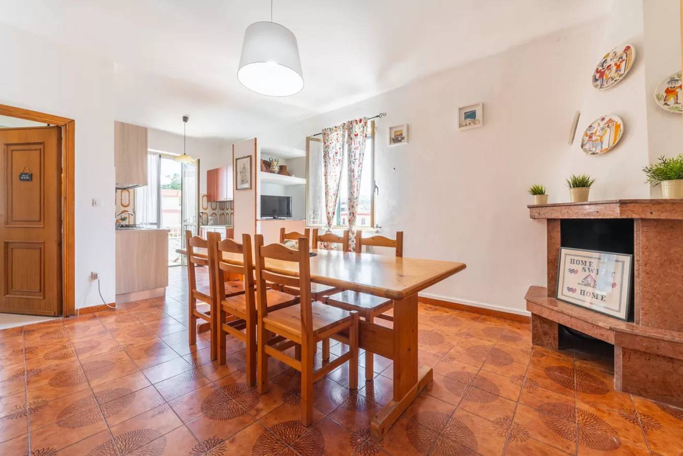 Geheel appartement, Large seaside apartment with patio in Lu Bagnu, Castelsardo