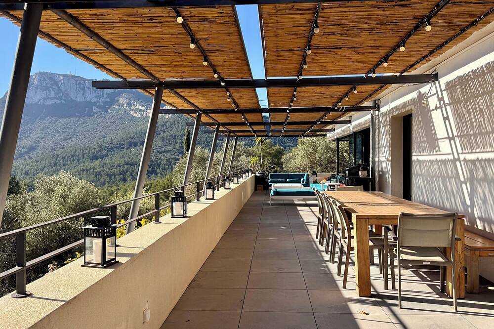 Sublime architect-designed villa in the heart of nature in Solliès-Ville, Toulon region