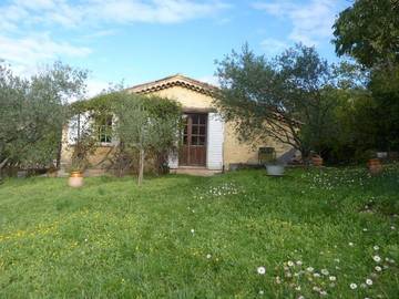 Gîte pour 4 personnes, avec jardin et terrasse, animaux acceptés à Correns