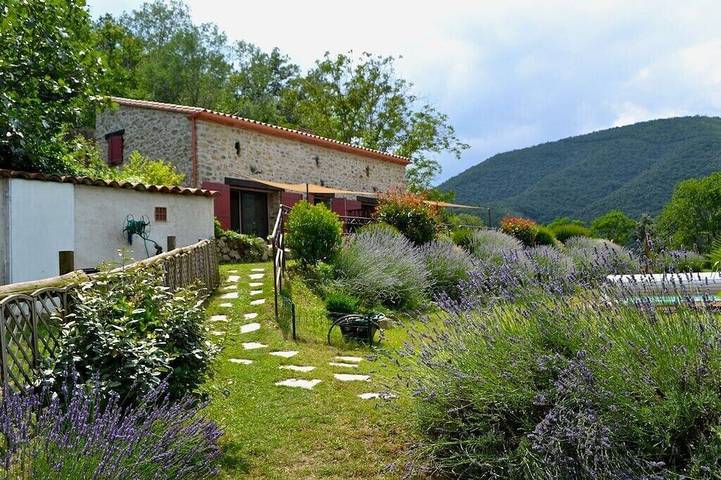 Gîte pour 6 personnes, avec jardin