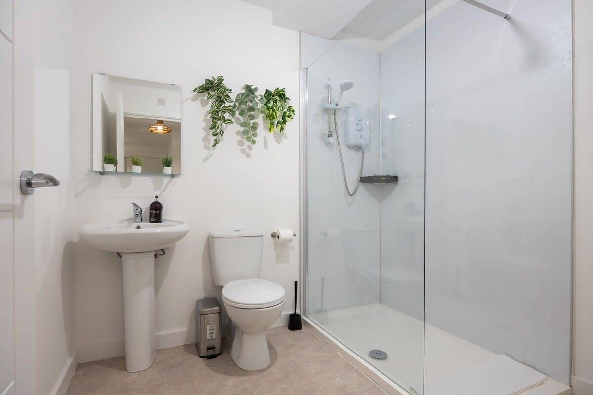 Ganze Wohnung, East Village 1 Bed Apartment in Belfast w Balcony in Belfast, Grafschaft Down