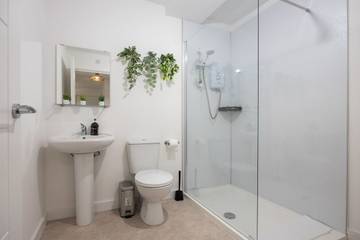 Vacation Rental for 4 Guests in Belfast, County Down, Picture 4