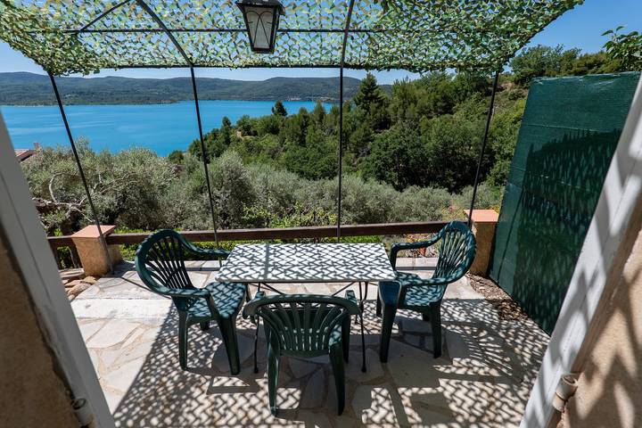 Location de vacances pour 2 personnes, avec Jardin et Vue sur le lac