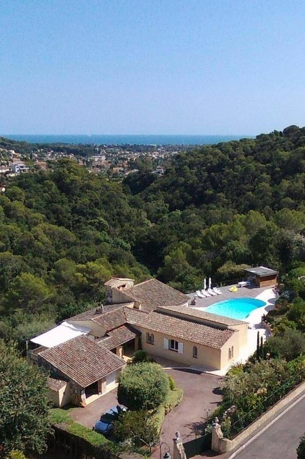 Villa pour 6 personnes, avec jardin et sauna ainsi que piscine et vue, animaux acceptés