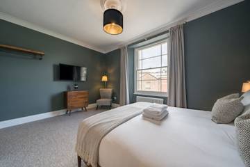 Vacation Rental for 8 Guests in Bristol, South West England, Picture 4