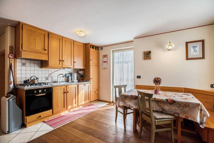 Appartamento intero, Appartamento vacanze 'Le Coccinelle' con vista montagne, terrazza e Wi-Fi in Varena, Ville di Fiemme