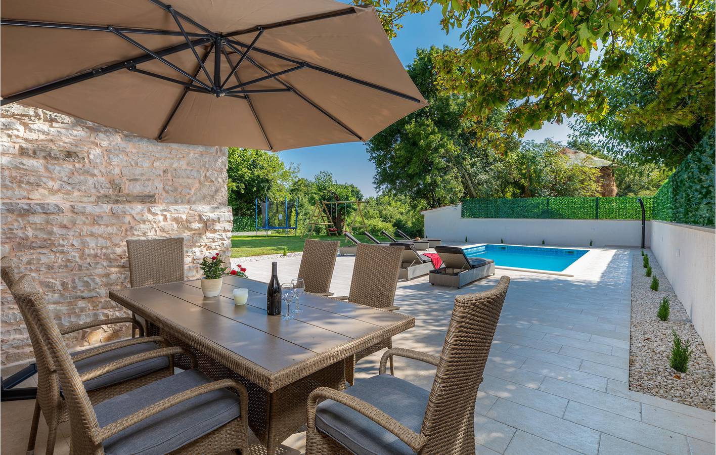 Moderno apartamento de 100 m² con piscina, wifi y aparcamiento, a 700 m del centro de Rajki in Barban, Costa sur de Istria