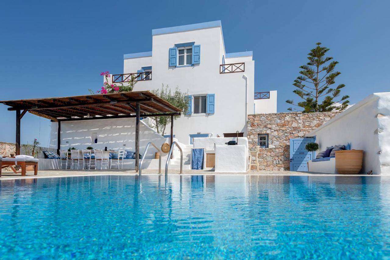 Cycladic Aura - Traditional Holiday Cottage in Finikas, Syros