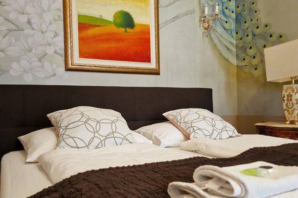 Ganze Wohnung, 60m² classic apartment for 2-4 people in the inner city in Wien Innenstadt, Wien